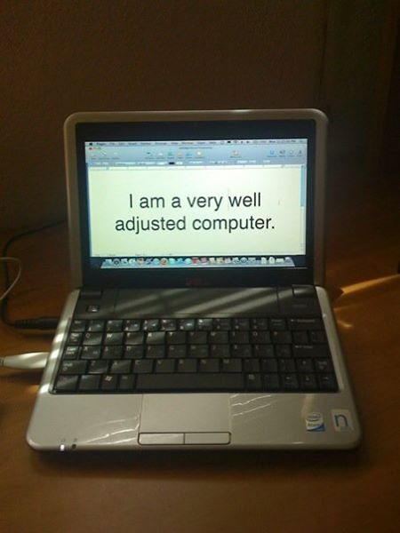 The Dell Mini 9 displaying a message
