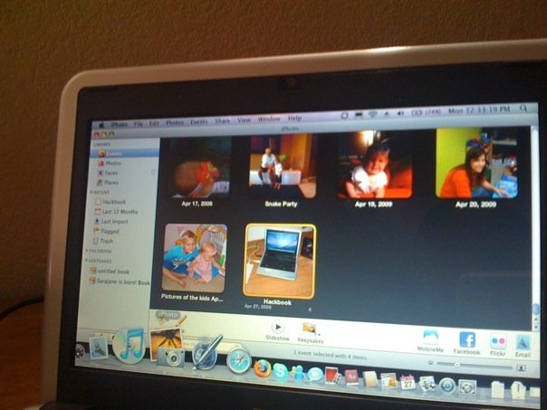 iPhoto running on the Dell Mini 9